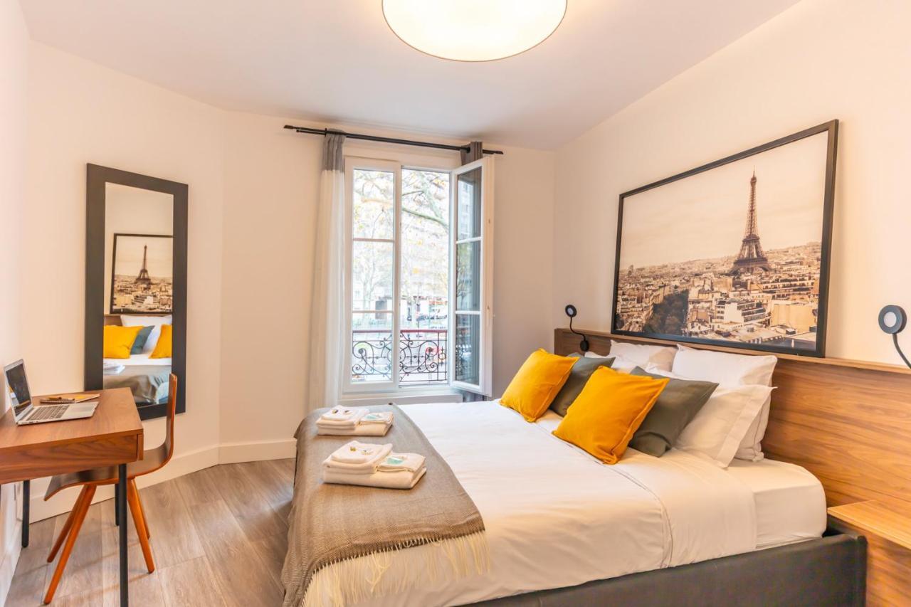 Enjoy The Traditional Parisian Life Exterior foto