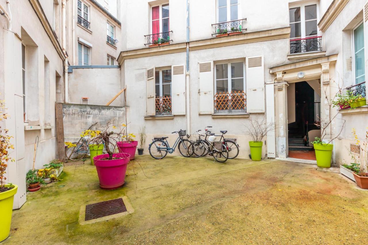 Enjoy The Traditional Parisian Life Exterior foto